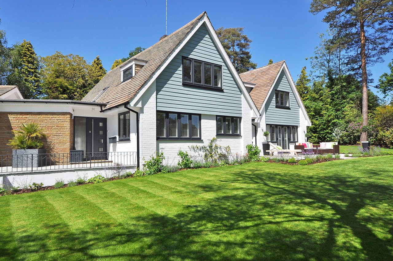 Bilden visar ett hus. Med en målerifirma i Norrköping kan du få professionella resultat på ett snabbt sätt.