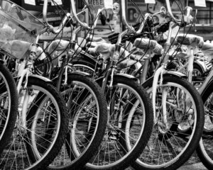 Håll cyklarna säkra och snygga: En guide till cykelparkeringar