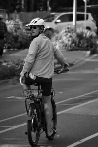 Behöver du Effektiv Cykelförvaring? Upptäck Fördelarna med Vägghängt Cykelställ och Cykellift!